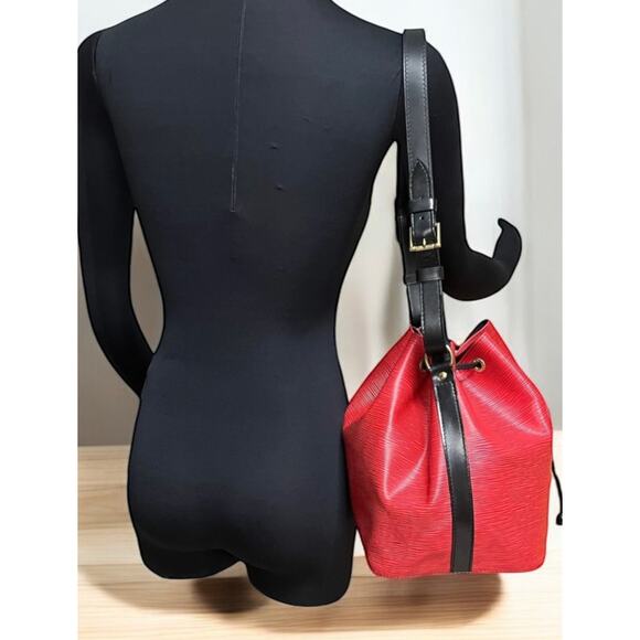Vintage Louis Vuitton 1994 Epi Petite Noe Bag - Picture 9 of 16
